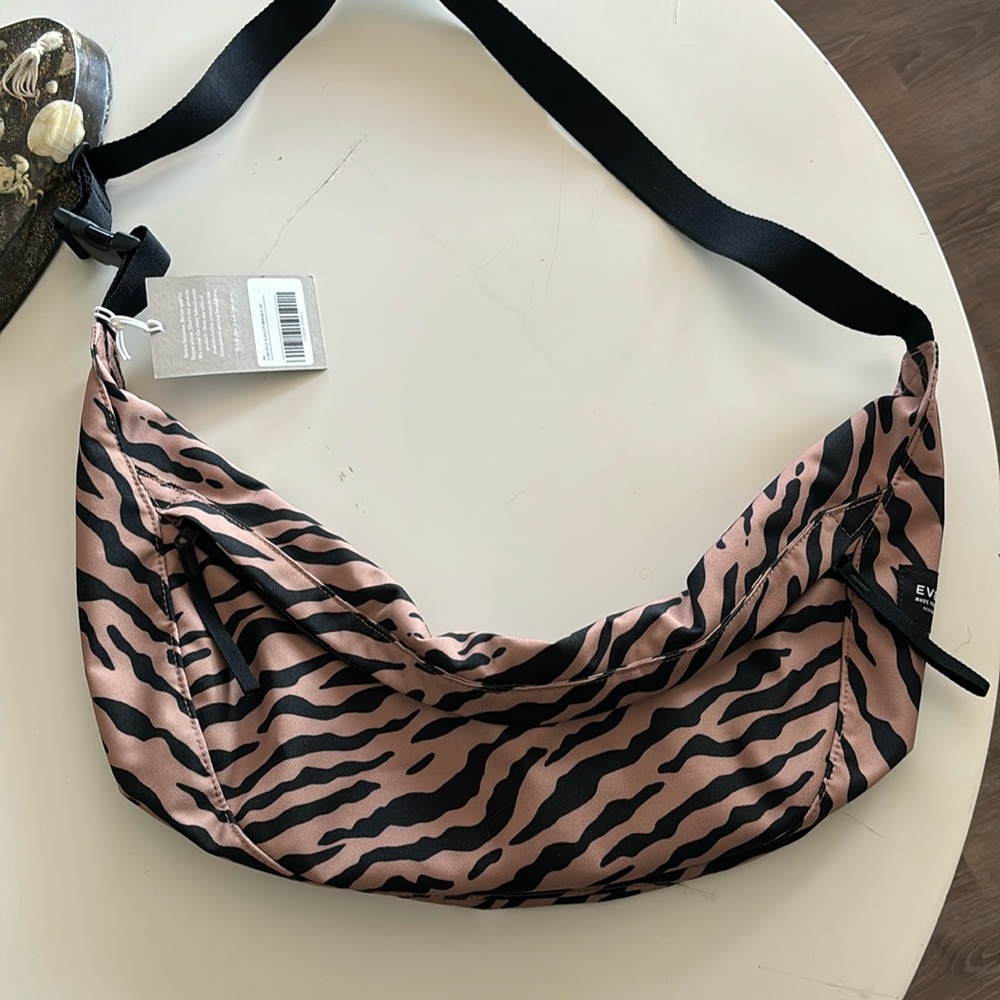 Everlane ReNew Transit Sling bag zebra stripe
